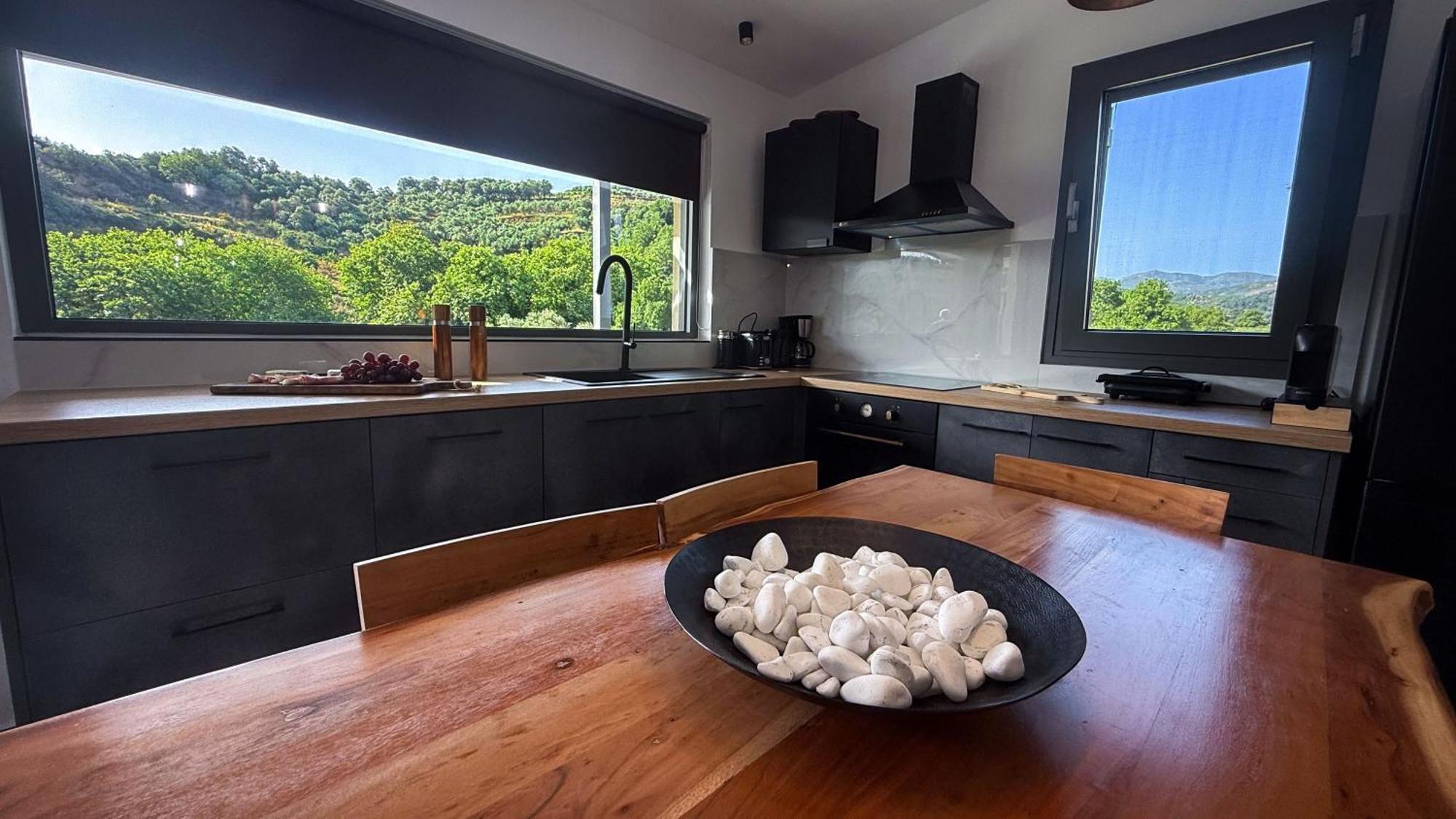 Ek Ornelakis, Luxury With Jacuzzi *