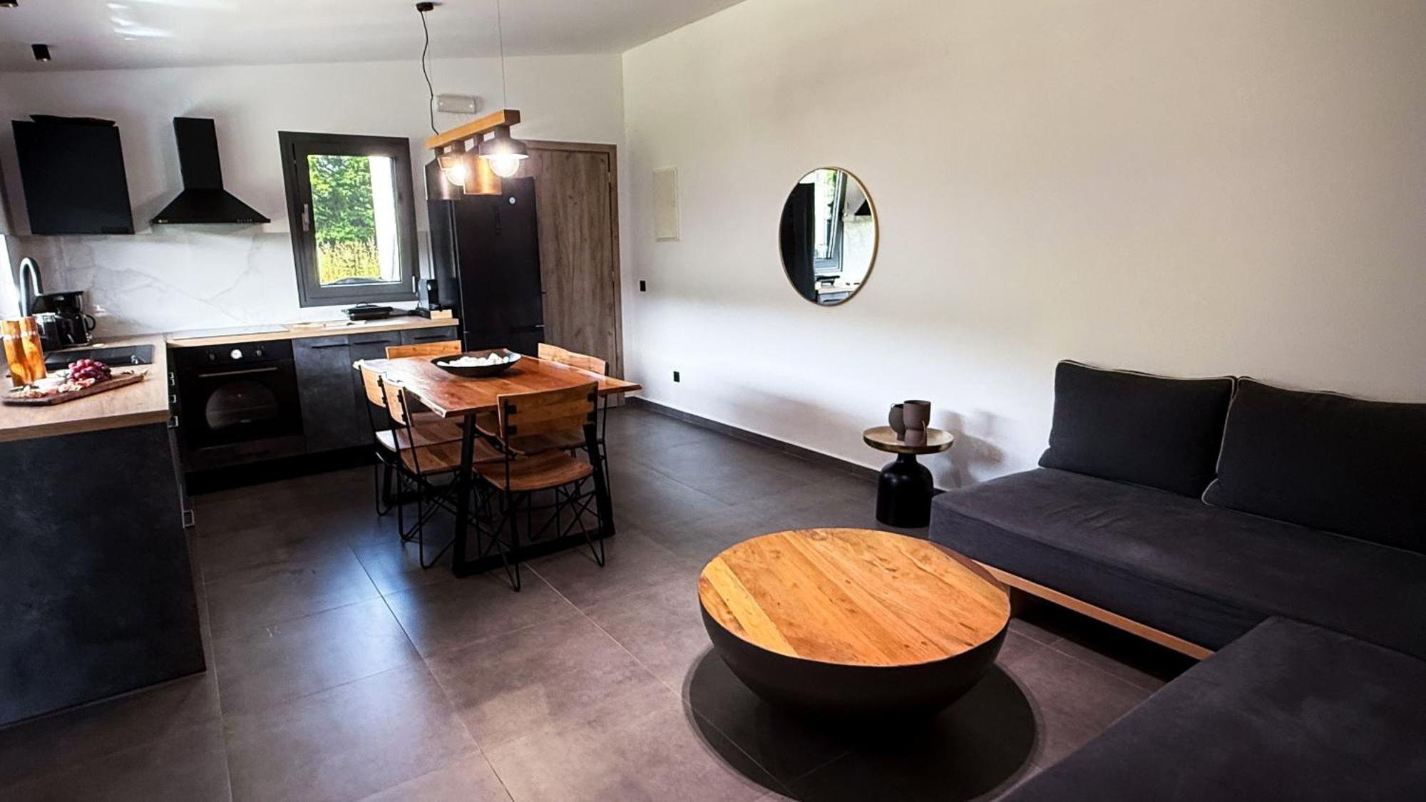 Ek Ornelakis, Luxury With Jacuzzi *