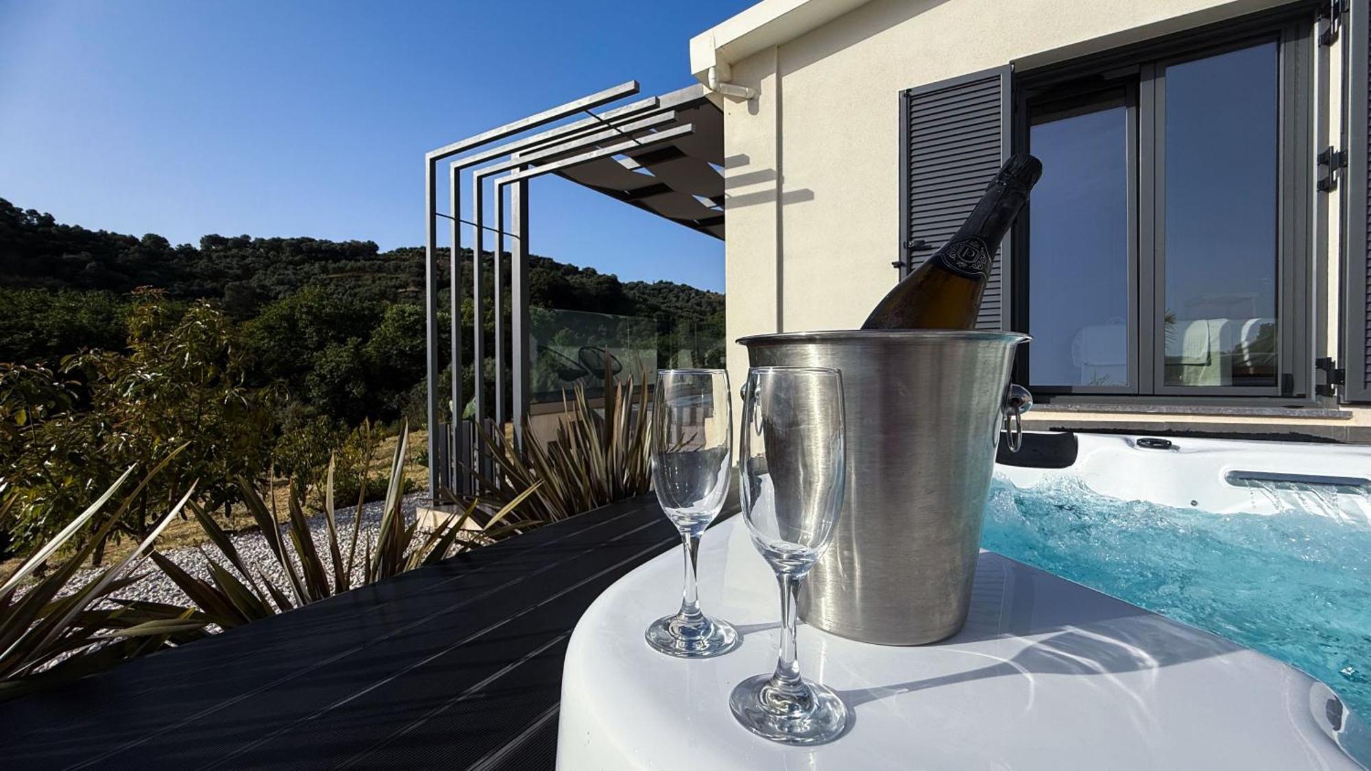 Leilighet Ek Ornelakis, Luxury With Jacuzzi *