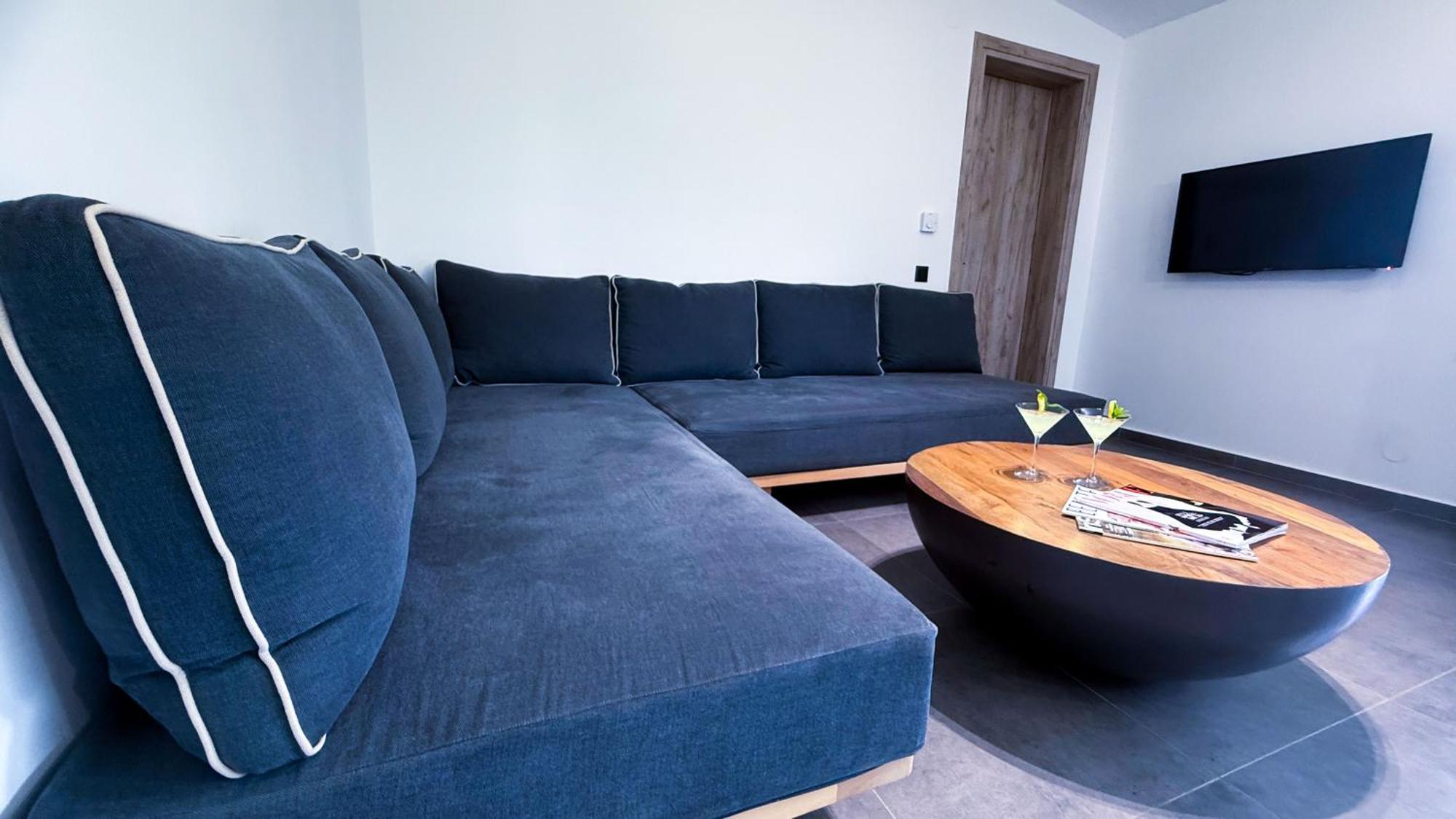 Ek Ornelakis, Luxury With Jacuzzi Leilighet *